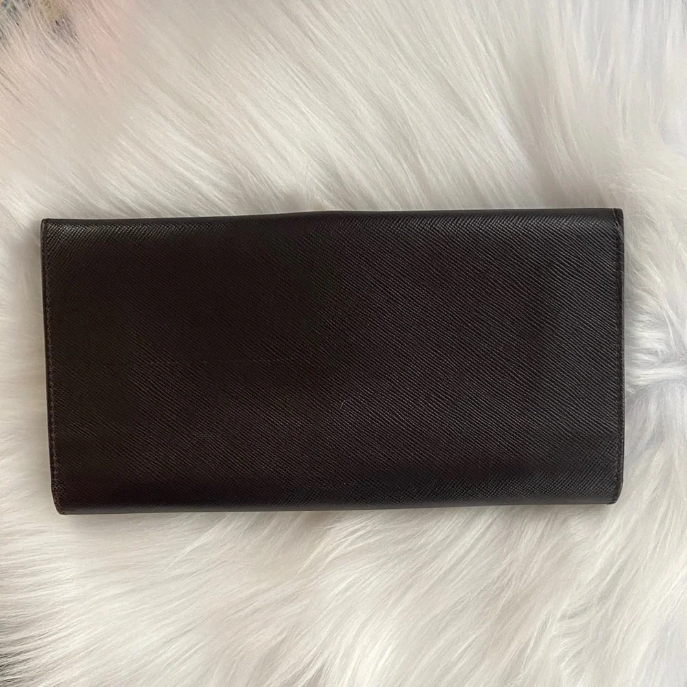 Salvatore Ferragamo Deep brown leather wallet with gold accent - Picture 3 of 16